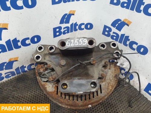 Кулак поворотный передний левый